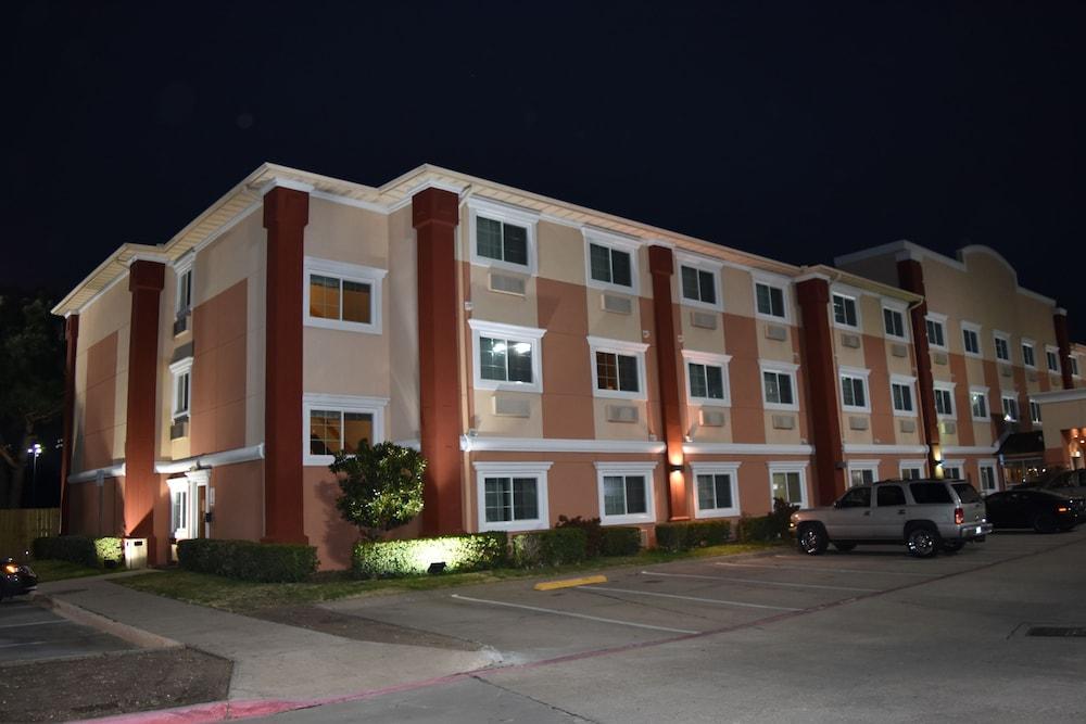 Baymont By Wyndham Dallas/ Love Field Exterior photo