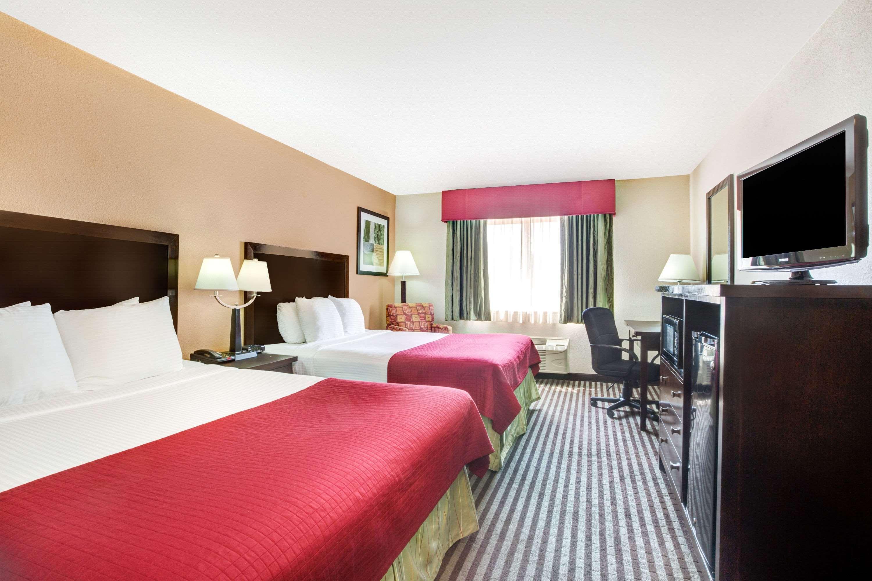 Baymont By Wyndham Dallas/ Love Field Exterior photo